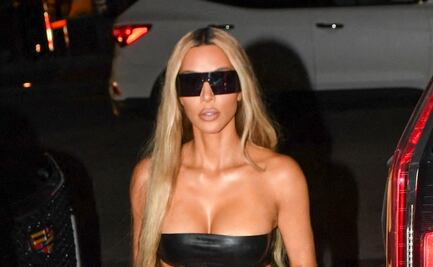 Kim Kardashian luce cinturita con su top bandeau más pequeño en Miami
