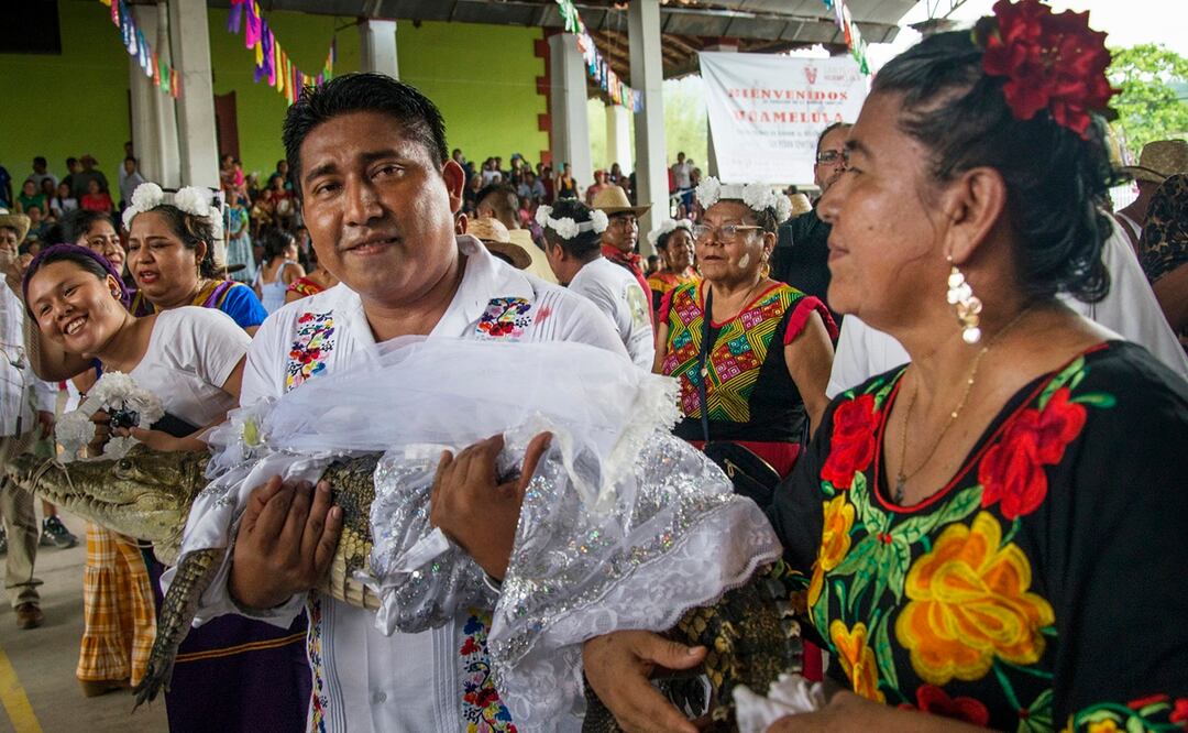 ¡Insólito! Alcalde mexicano se casa con un caimán. Esta es su historia. Foto: EFE