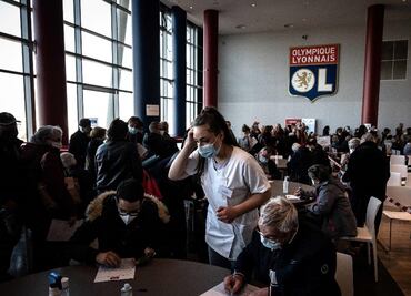 Un millón de franceses hace cita para vacunarse tras nuevas restricciones