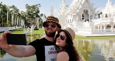 ¿Publicar fotos con tu pareja puede dañar tu relación?