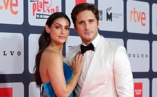 Novia de Diego Boneta destila glamour con vestido de terciopelo en Madrid