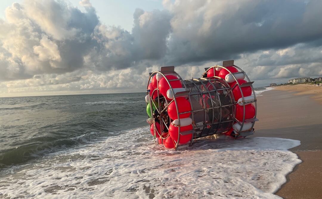 Detienen en Florida a hombre que intentaba cruzar el Océano Atlántico en una ‘rueda de hámster’. Foto: EFE