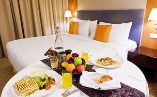 Los lugares más sucios en un hotel que deberías limpiar por ti mismo