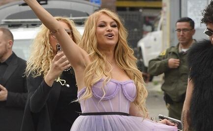 Paulina Rubio se une a la tendencia de transparencias con vestido de lujo