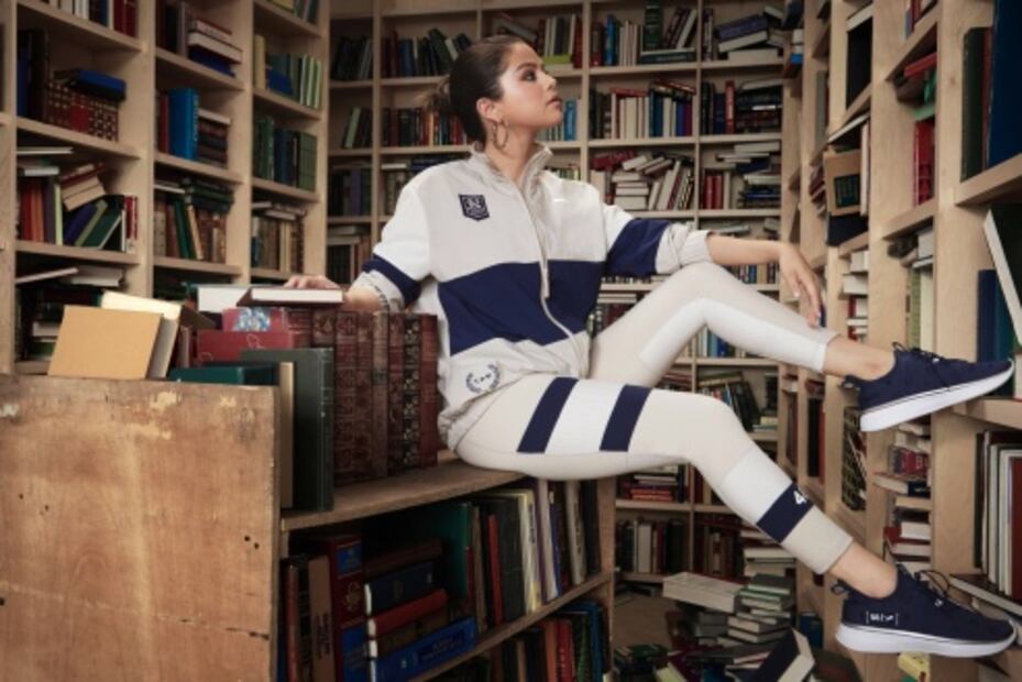 Selena Gomez deslumbra con leggings ajustados en sesión