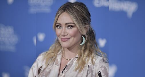 Hilary Duff deslumbra con traje de baño en playa de Hawái