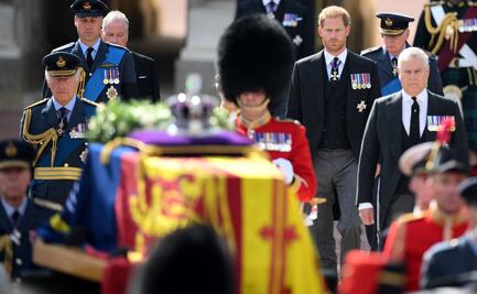 Féretro de Isabel II llega al Parlamento británico