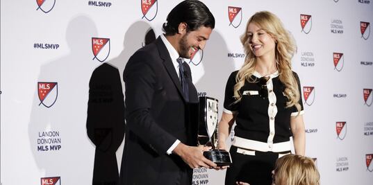 Mexicano Carlos Vela, el futbolista del año en EU