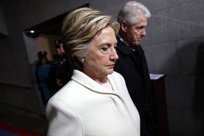 Hillary Clinton pide que Trump sea llamado a declarar "bajo juramento" ante comisión Epstein