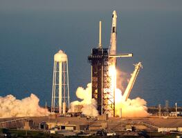 Cohete despega hacia EEI para rescatar a astronautas varados