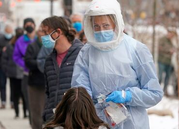 ¿Ómicron es la variante que marcará el fin de la pandemia?