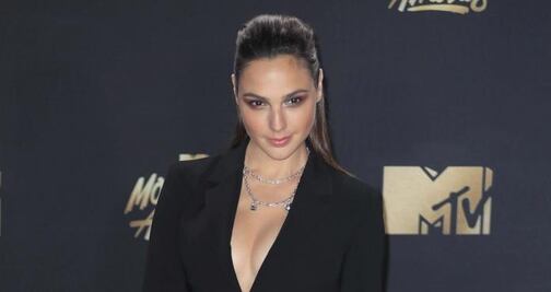 Gal Gadot arrasa con traje de baño negro en Israel