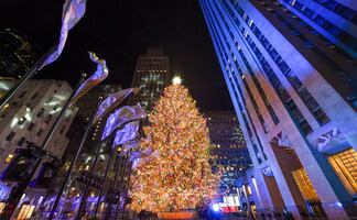 Encienden árbol de Rockefeller Center con 50 mil luces y estrella Swarovski