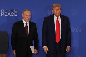 Putin se burla de "conspiraciones" de Trump tras reunión con Norcorea y China
