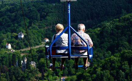 Mujer muere tras caer de atracción de parque temático en Tennessee