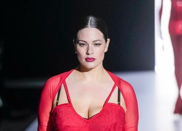Ashley Graham modela pequeña lencería nude en sesión para revista