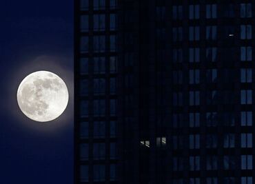 ¿Cuándo será la Superluna llena de fresa en Junio y por qué se llama así?
