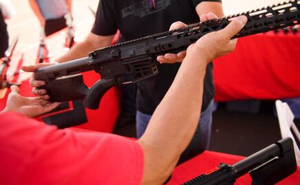 Nueva York eleva a 21 años la edad mínima para comprar rifles semiautomáticos