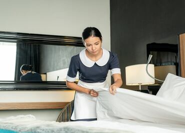 Empleada de hotel revela en TikTok las 5 cosas que nunca se limpian en las habitaciones