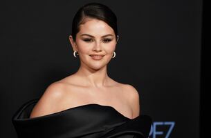 El elegante vestido bustier con el que Selena Gomez conquistó la premiere de ‘Emilia Pérez’