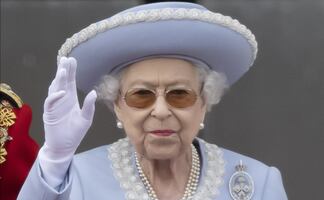 El mexicano que fue condecorado por la reina Isabel II