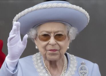 Isabel II padecía cáncer de huesos y sabía que iba a morir, según Boris Johnson