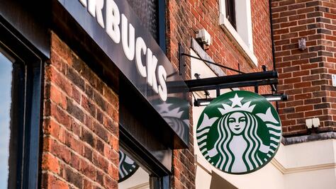 Starbucks pone fin a su política ‘Open door’: exige a los clientes consumir o retirarse