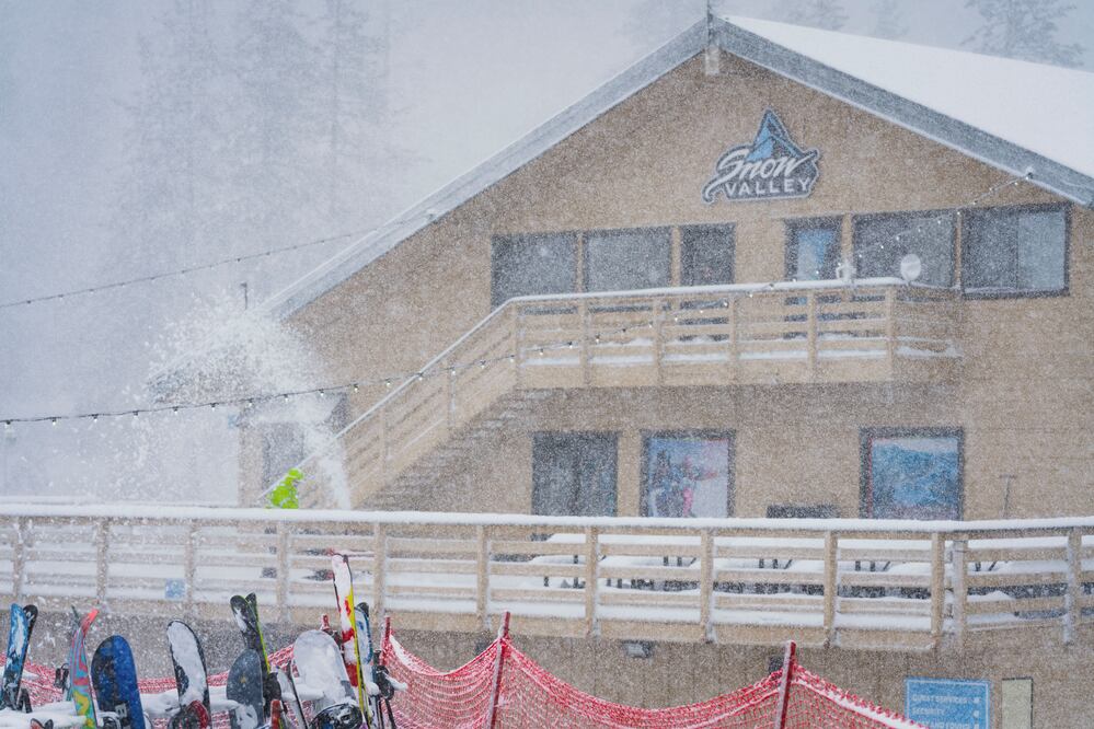 Tormentas y nevadas amenazan a 75 millones en Estados Unidos. (Big Mountain Resort via AP)
