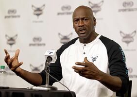 Michael Jordan dona 10 mdd para clínicas en zonas marginadas