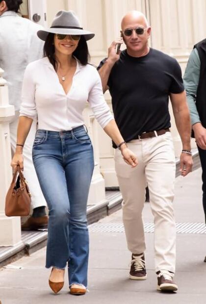 Novia de Jeff Bezos se luce con jeans ajustados en Nueva York