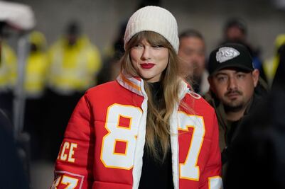 Taylor Swift dona 100 mil dólares a familia de víctima en tiroteo del desfile de los Chiefs
