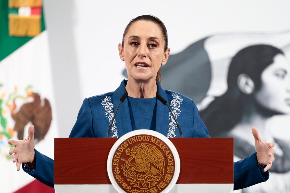 Sheinbaum lanza sorteo para apoyar a migrantes mexicanos en EU: ¿Cuándo será y cómo participar?. EFE/ José Méndez