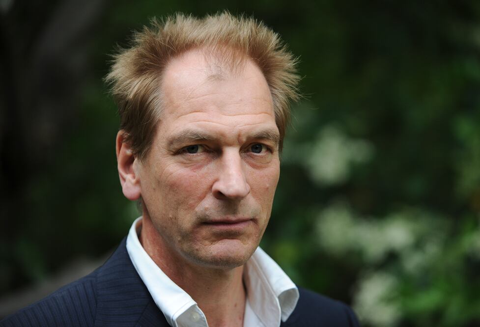 Las autoridades confirman que los restos hallados en California son del actor Julian Sands, quien desapareció en enero de 2023. (Foto Richard Shotwell/Invision/AP, archivo)
