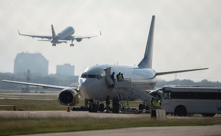 Estados Unidos deporta haitianos; 8,000 vuelven a México 