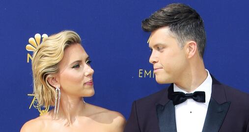 Scarlett Johansson se compromete con Colin Jost