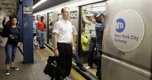 Buscan prohibir acceso a Metro de Nueva York a delincuentes sexuales