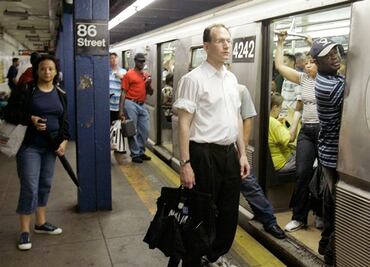 Buscan prohibir acceso a Metro de Nueva York a delincuentes sexuales