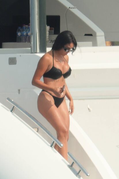 Georgina Rodríguez y Cristiano Ronaldo tomaron el sol en el yate de lujo. Foto: Grosby Group