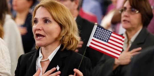 5 trámites que puedes iniciar tras recibir la ciudadanía de EU