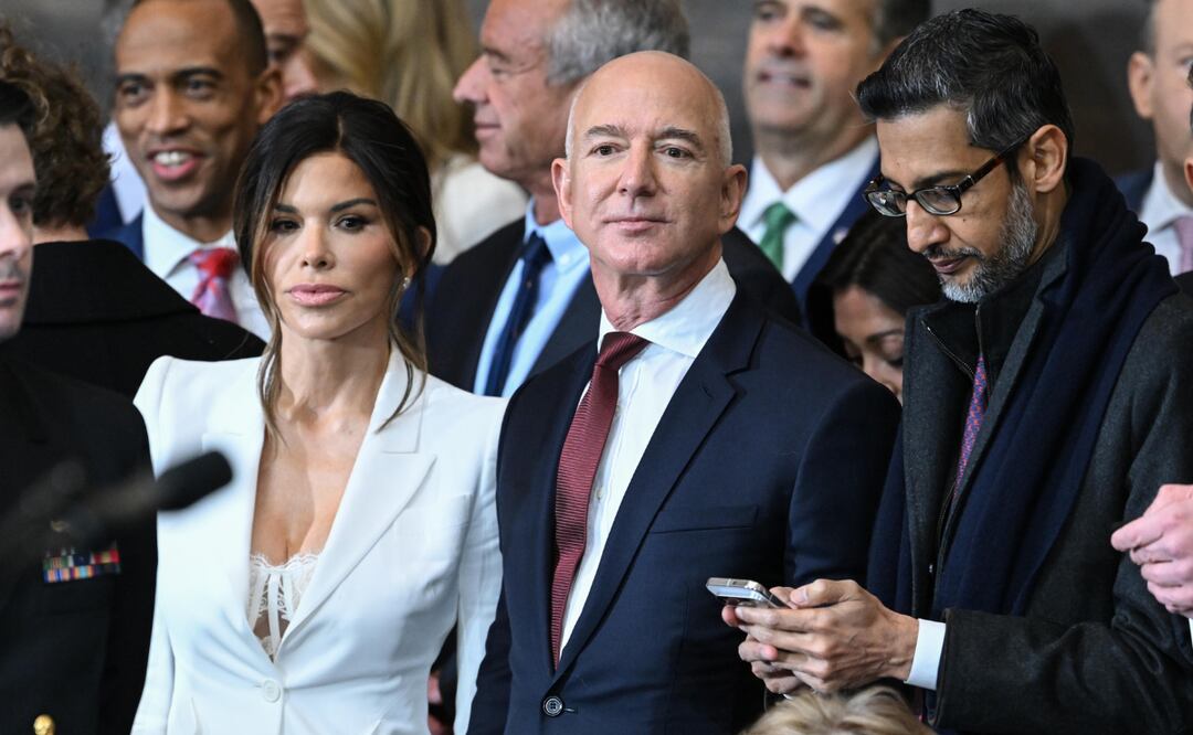 Lauren Sánchez, prometida de Jeff Bezos, responde a críticas por mostrar su ropa interior en investidura de Trump. Foto: EFE/EPA/SAUL LOEB / POOL