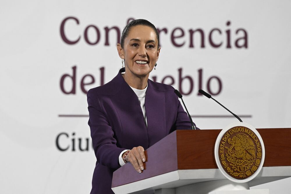 Sheinbaum apoyará a miles de artesanos con créditos a tasa del 0% ¿En qué consiste el NUEVO programa? (Photo by Alfredo ESTRELLA / AFP)