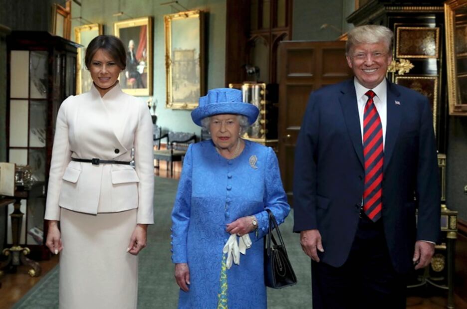 Trump llega al castillo de Windsor para tomar el té con la reina Isabel