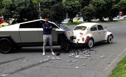Vochito "destruye" Tesla Cybertruck en choque: “Lo de antes era mejor”. VIDEO