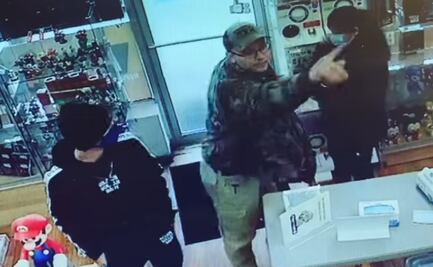 Hombre se niega a usar cubrebocas y patea mesa en tienda de Alabama