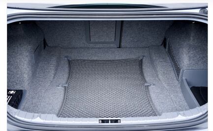 Madre coloca en cajuela de auto a su hijo que dio positivo a Covid