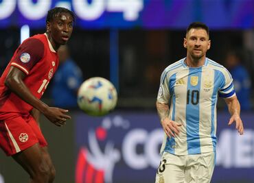 Bombito recibe insultos racistas tras fuerte entrada a Messi en la Copa América. VIDEO