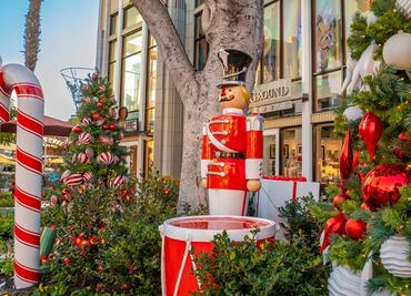 La Navidad llega a Downtown Disney District de Disneyland Resort
