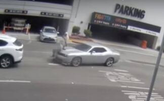 Arrollan a mujer que trataba de escapar de robo en Los Ángeles