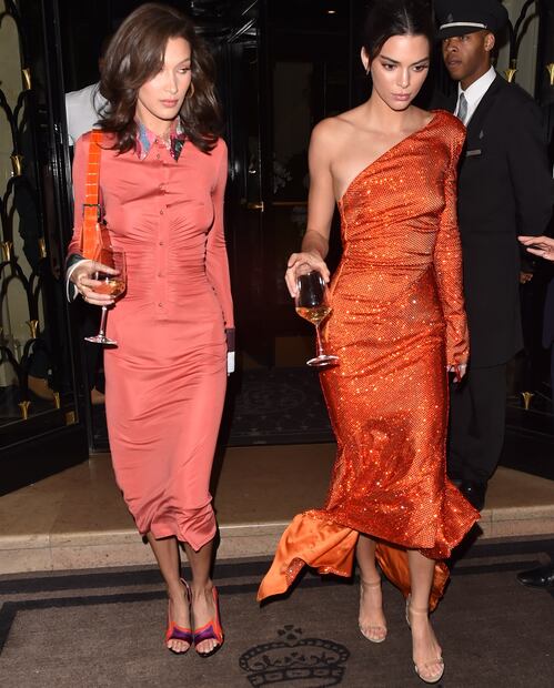 Kendall Jenner seduce París con braless en vestido