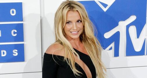 Britney Spears presume su rutina de ejercicio con sexy top 